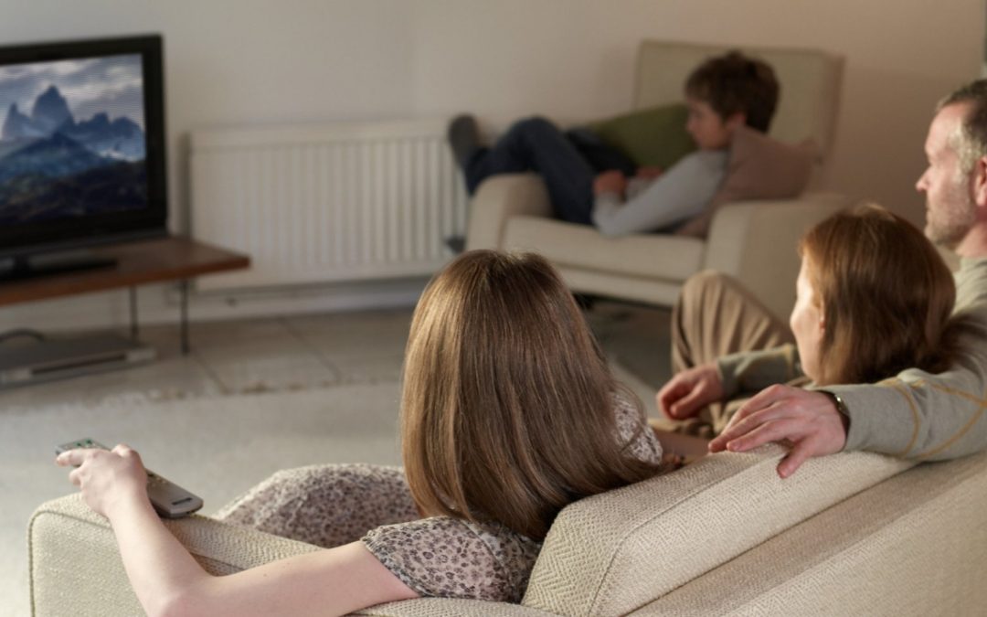 Niños y adolescentes aumentan el consumo de TV durante la cuarentena